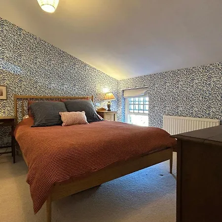 Tarn House Tatil Evi *